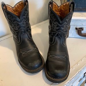 ARIAT ladies boots. Sz 7 1/2 B